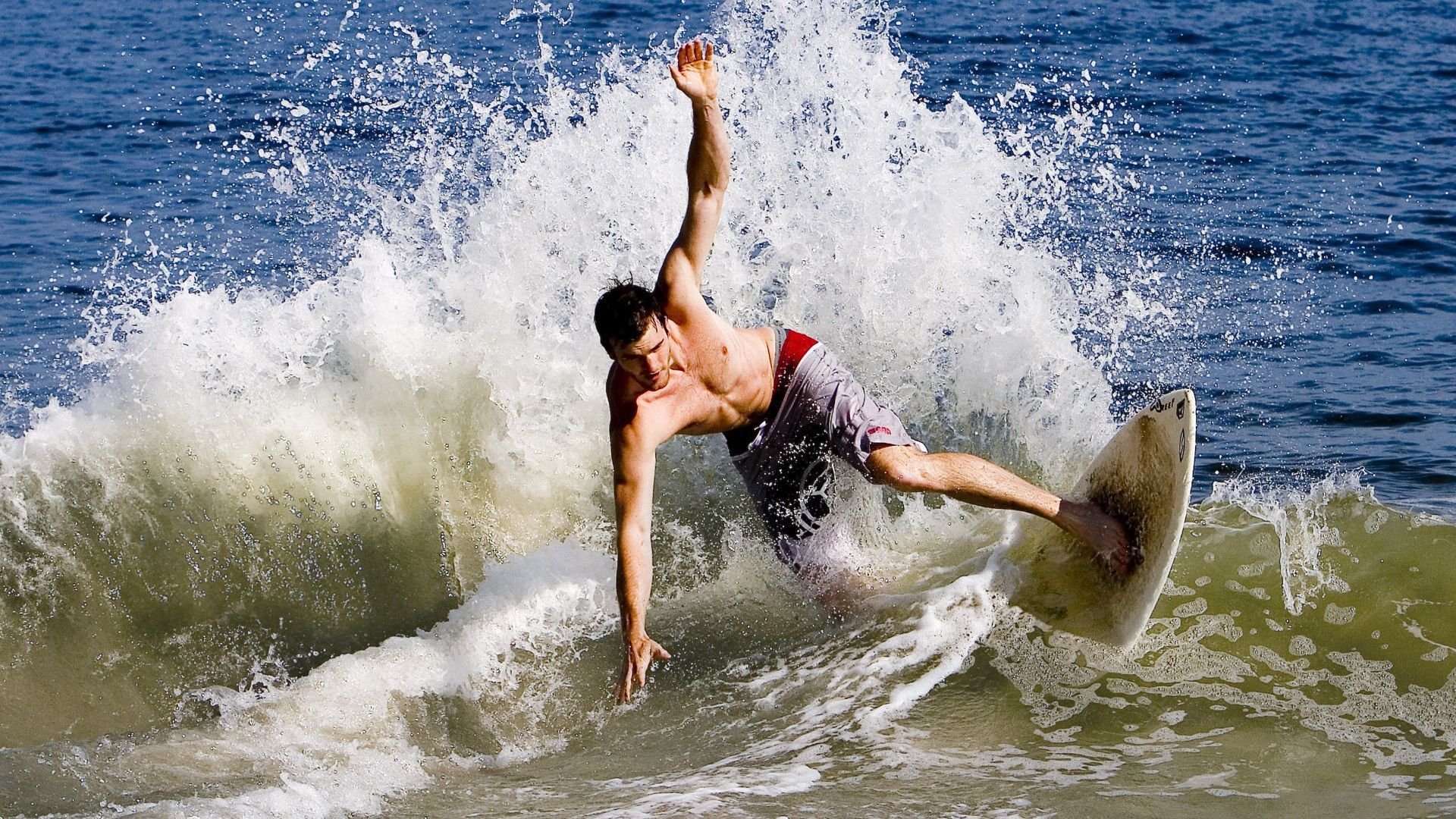 开云LOL-字母哥带队逆转雄鹿晋级季后赛，字母哥雄鹿报道视频